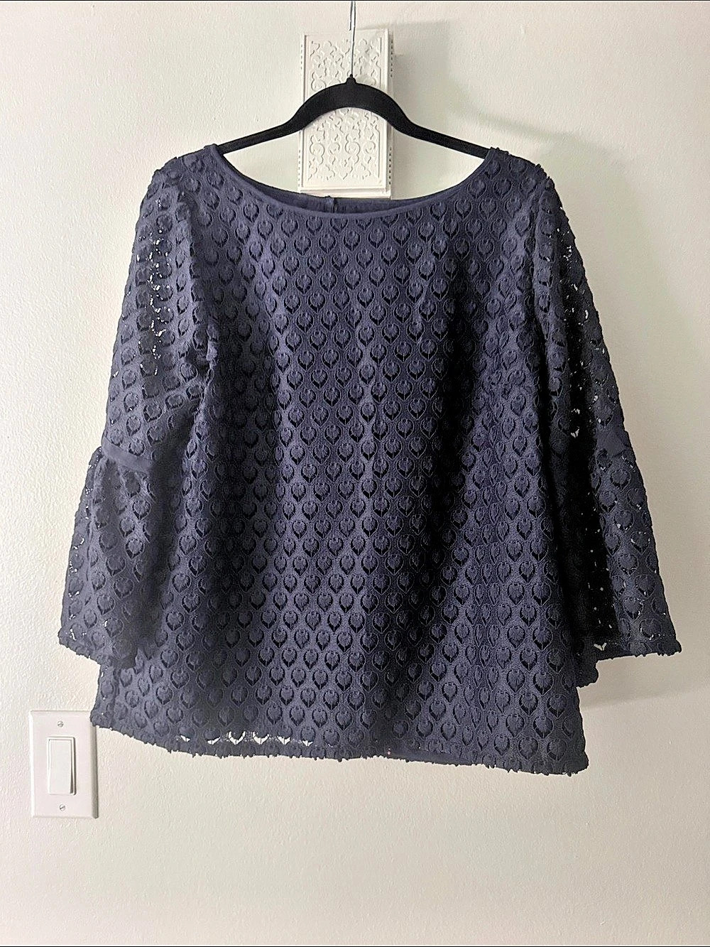 TALBOTS Textured Lace Blouse in navy Size Large